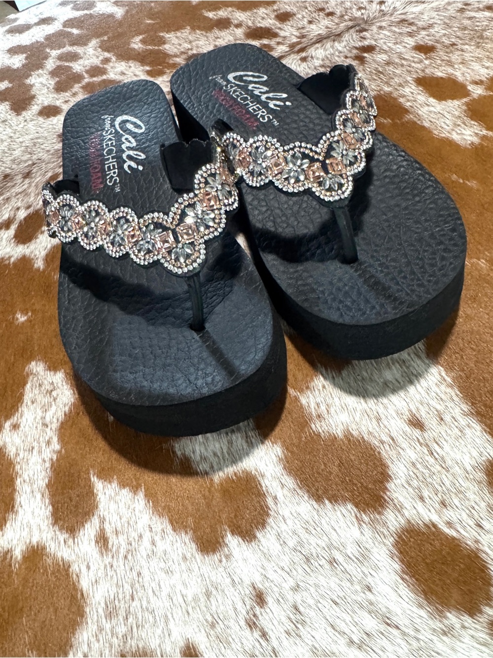 Skechers Black Jeweled Floral Thong Sandals - Picture 3 of 6